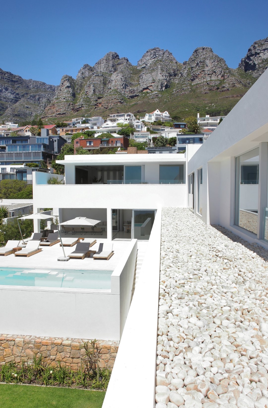 To Let 8 Bedroom Property for Rent in Bakoven Western Cape